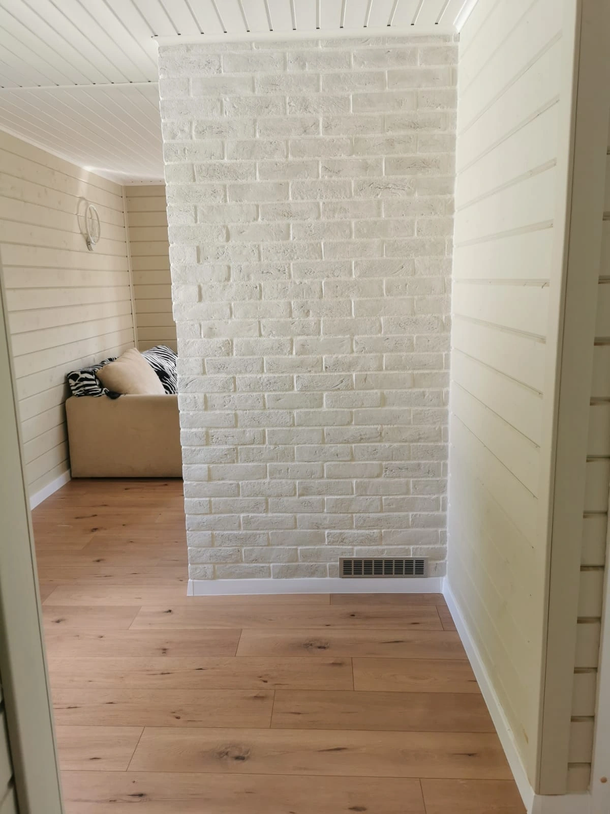 Tikkurila G459  korostusseinä