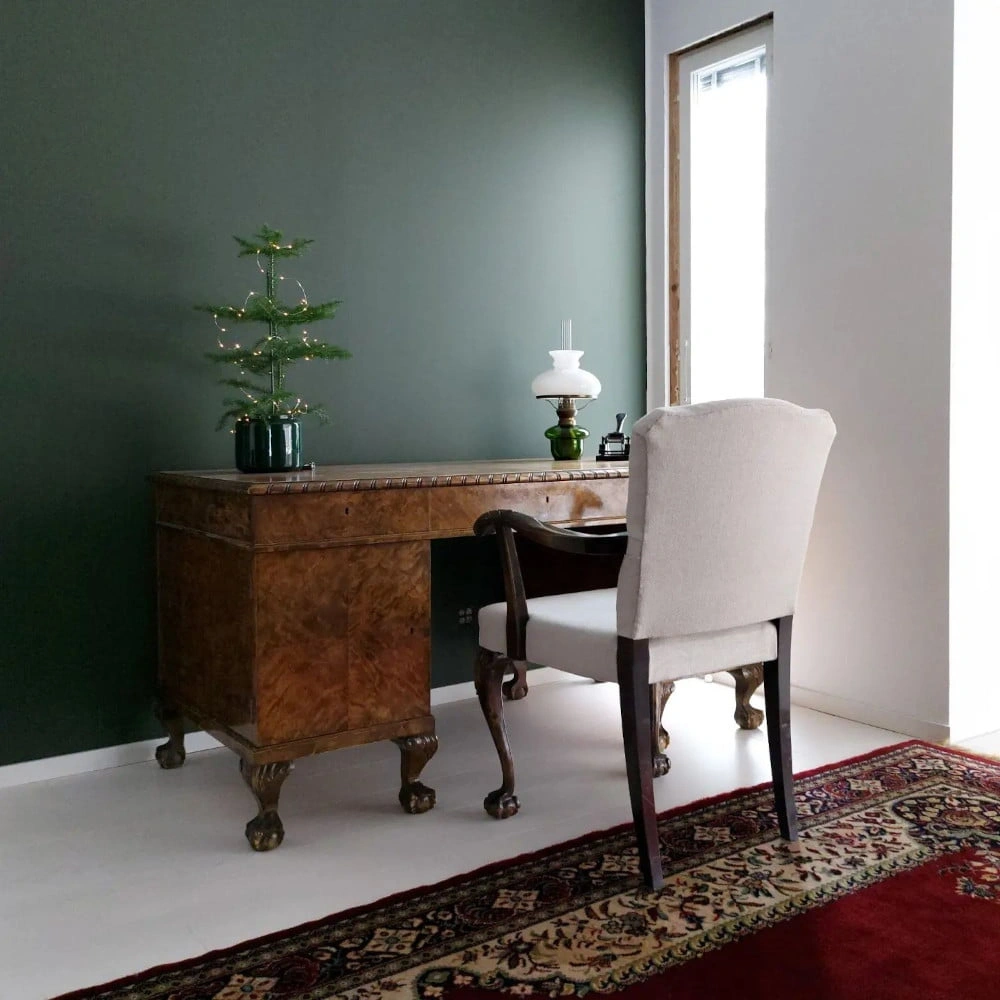White floor and green walls Tikkurila M449 Grotto