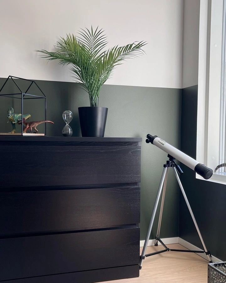 Color block green and white Tikkurila M449 Grotto