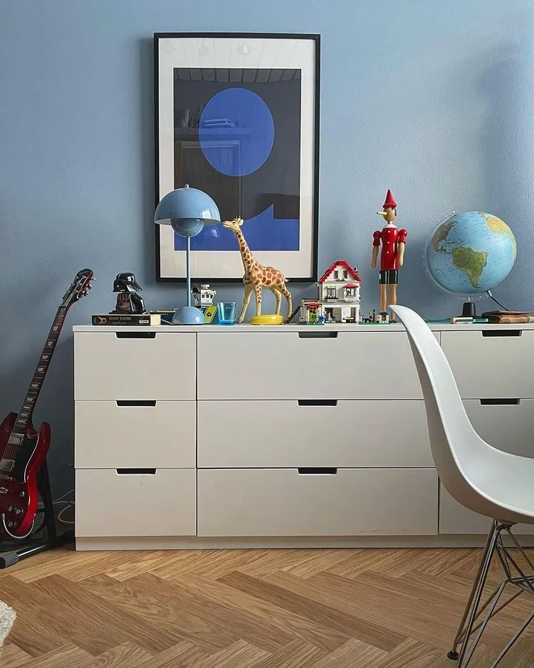 Blue kidsroom interior Tikkurila J490 Rain review