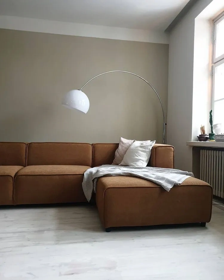 Minimal beige interior Tikkurila Uni X459