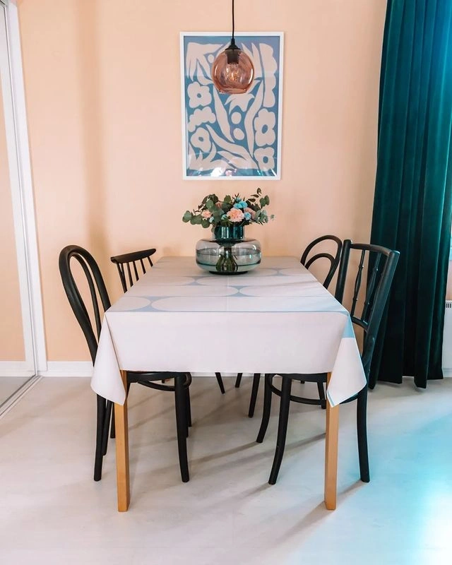 Peach dining room walls Tikkurila H405 Doll