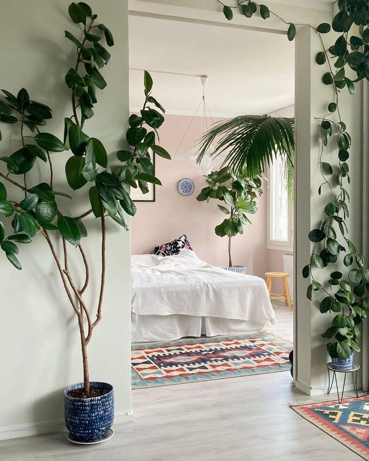 Tikkurila Empress X477 boho bedroom