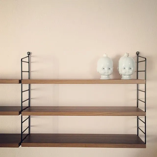 Loft style hanging shelf with pink walls Y410 Tikkurila