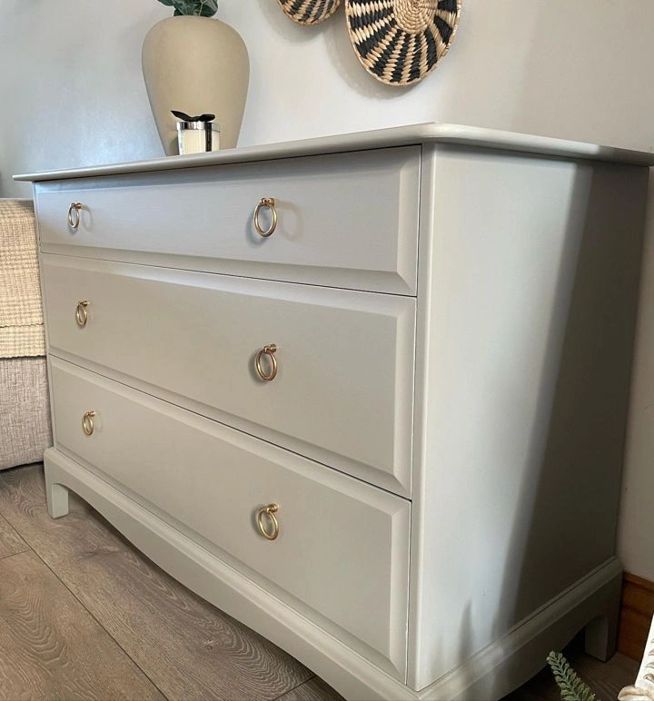 Frenchic Paint Spitfire maalattu lipasto väri