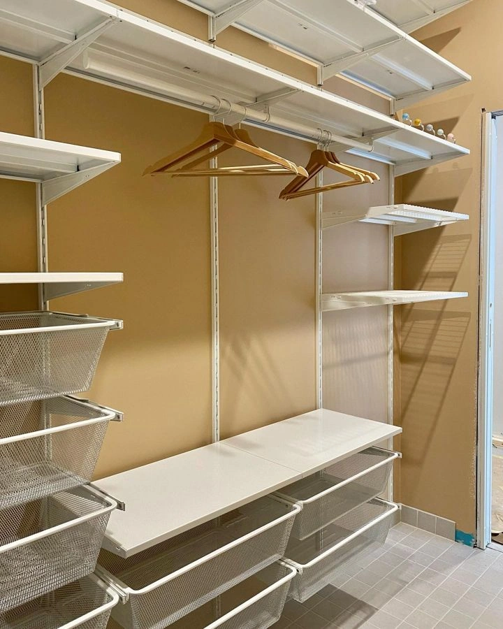 Tikkurila J462 seinämaalaus 