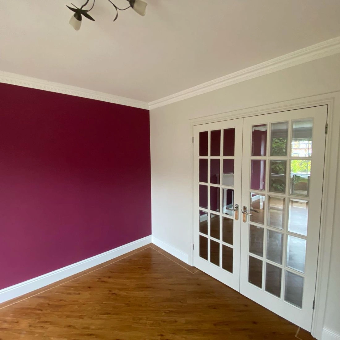 Tikkurila Y481 seinämaalaus 