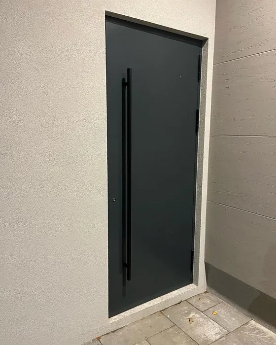 RAL 7016 etuovi sävy