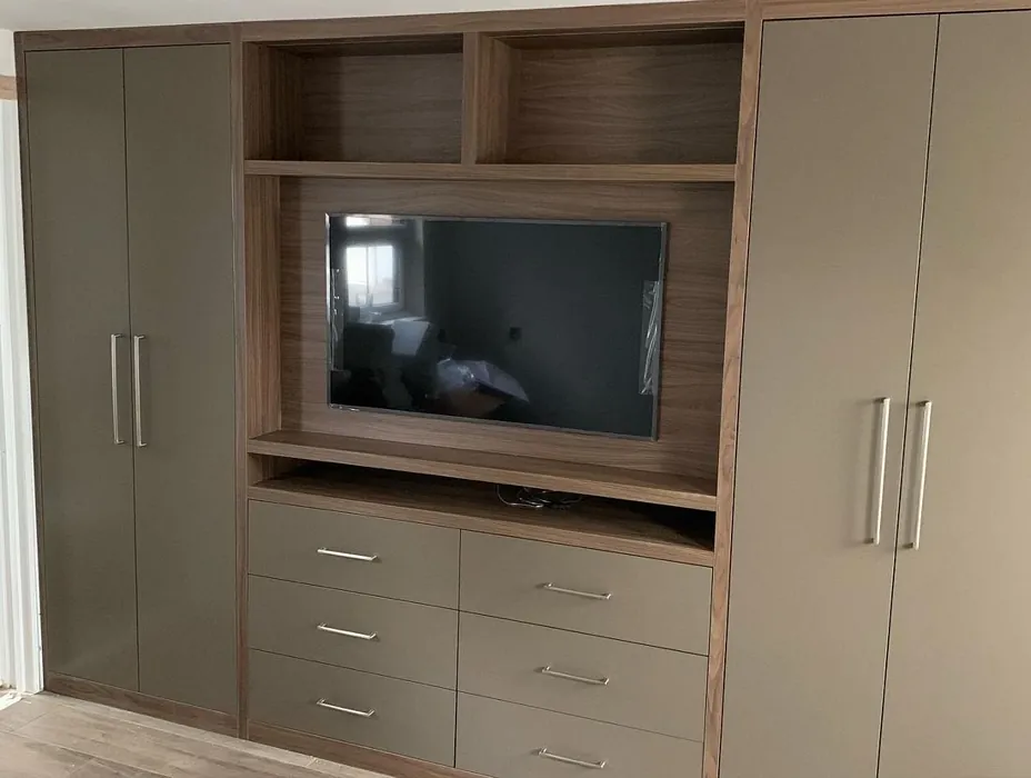 RAL 7006 maalatut kaapit sävy