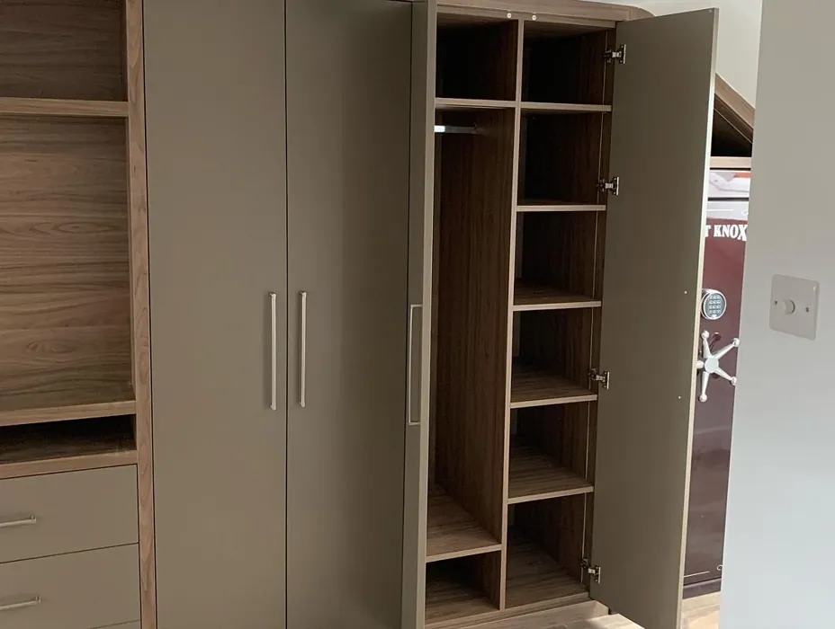 RAL 7006 maalatut kaapit väri