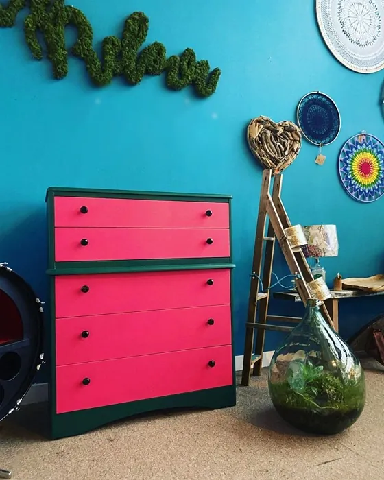 Frenchic Paint Raspberry Punch maalattu lipasto 