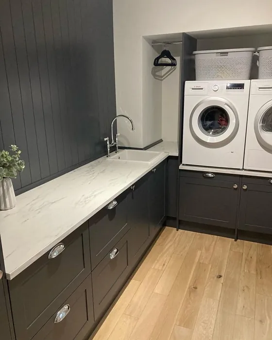 RAL 7024 maalatut kaapit väri