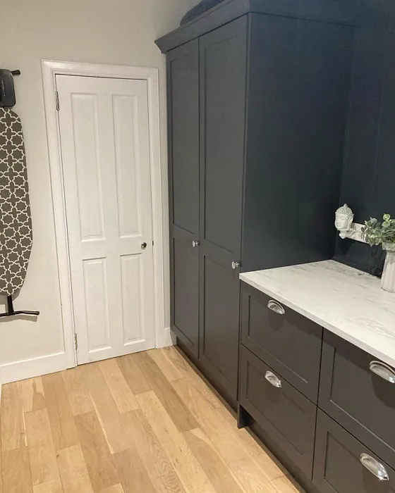 RAL 7024 maalatut kaapit väri