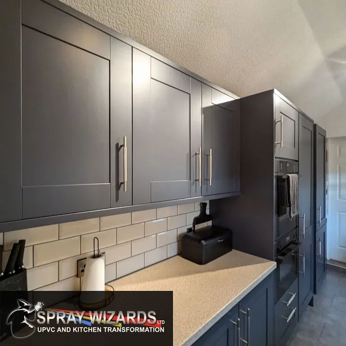 RAL 7024 keittiön kaapit kuva