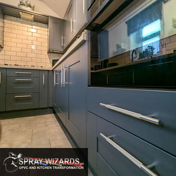 RAL 7024 keittiön kaapit väri