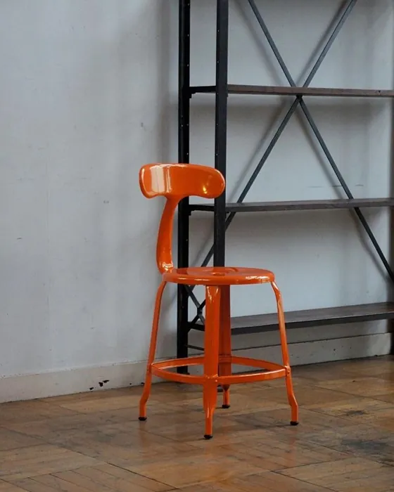 RAL 2004 maalatut huonekalut sävy