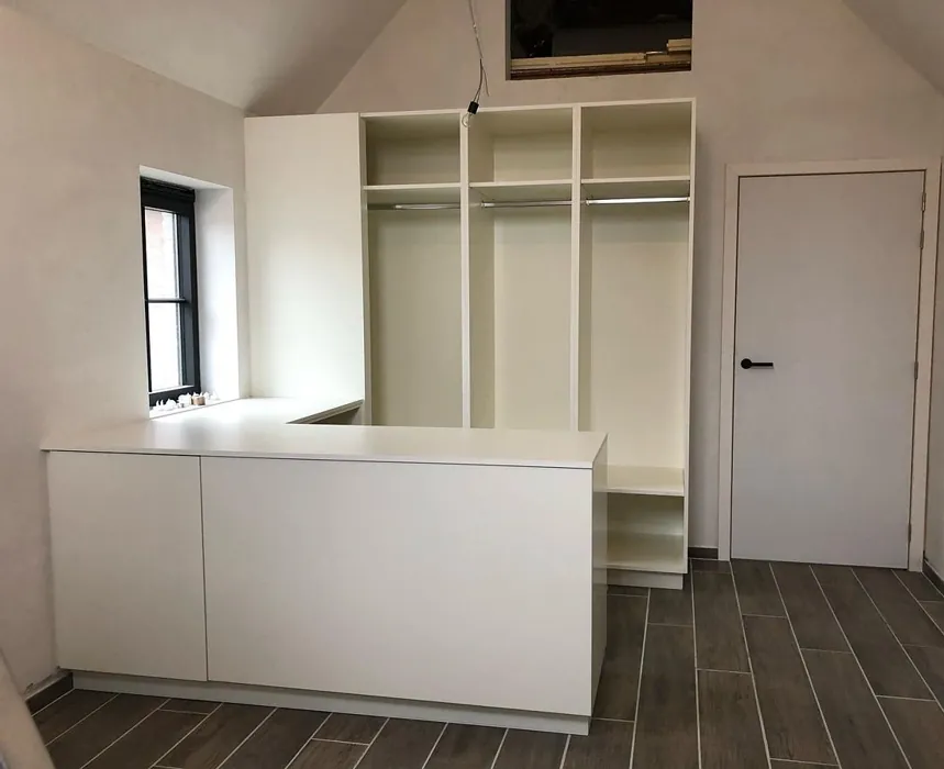 RAL 9010 maalatut kaapit sävy