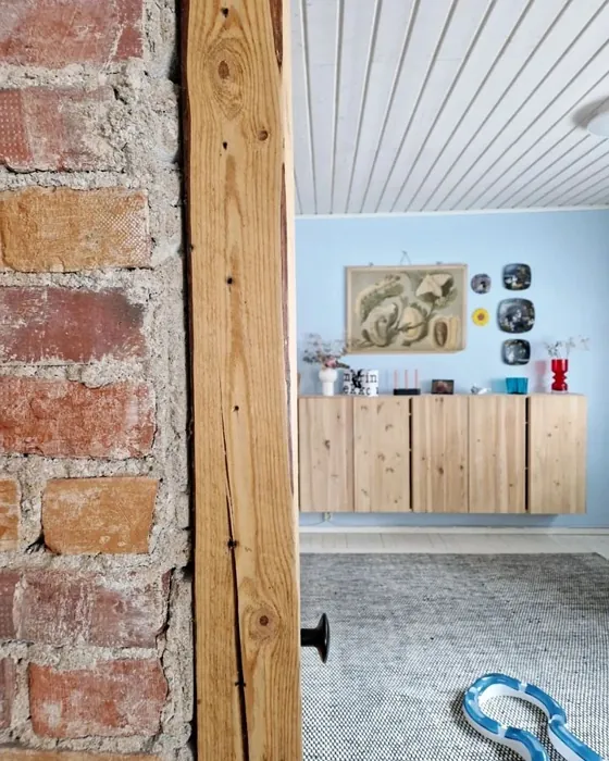 Tikkurila Y354 seinämaalaus 