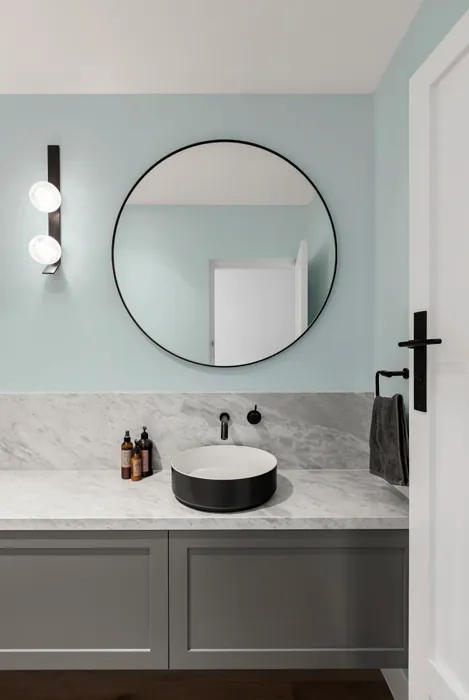 Tikkurila undefined F366 minimalistinen kylpyhuone
