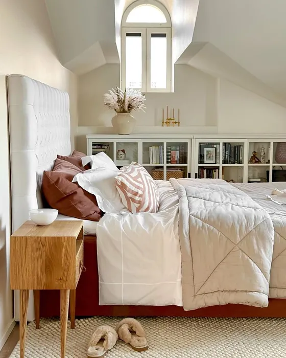 Tikkurila Herkkusieni makuuhuoneen korostusseinä 