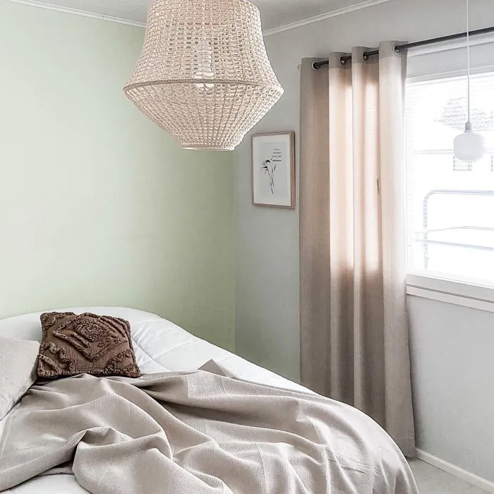 Tikkurila Y383 makuuhuoneen korostusseinä väri