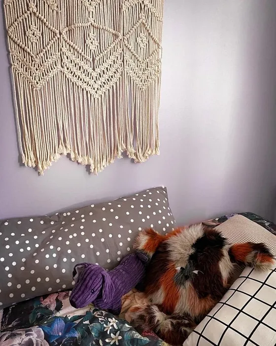 Purple bedroom wall Tikkurila X344 Minuet paint