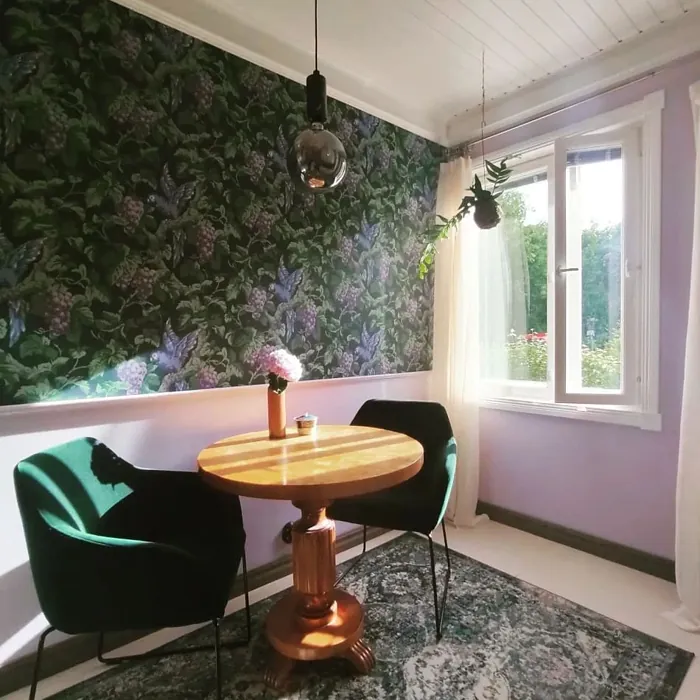 Floral wallpapers with purple walls Tikkurila X344 Minuet