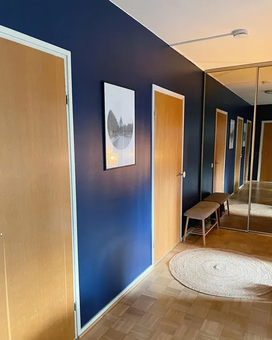 Tikkurila Mustekynä käytävällä sävy