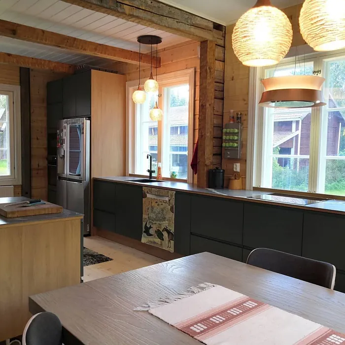 Tikkurila N444 keittiön kaapit sävy