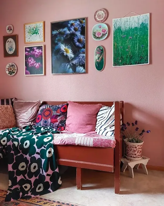 Eclectic boho interior Tikkurila H417 Mezeron