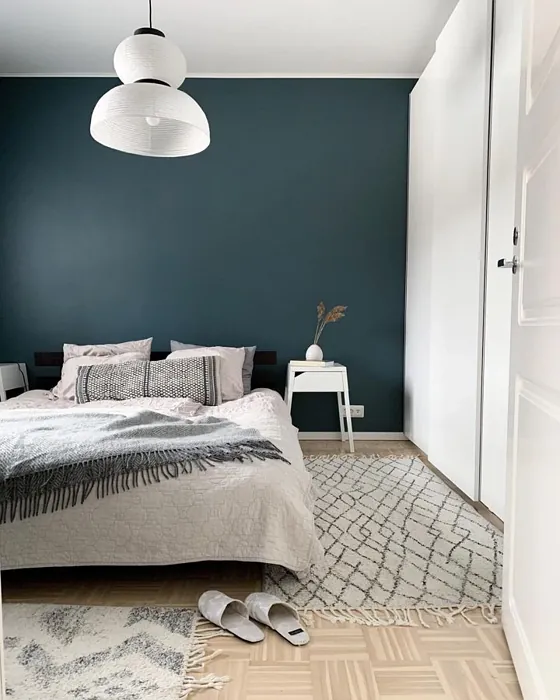 Tikkurila Petrooli makuuhuoneen korostusseinä 