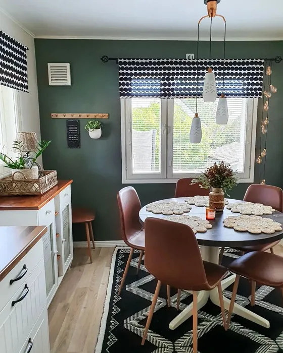 Tikkurila Rautatie korostusseinä sävy