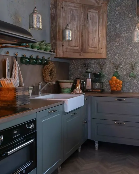 Tikkurila V495 keittiön kaapit sävy