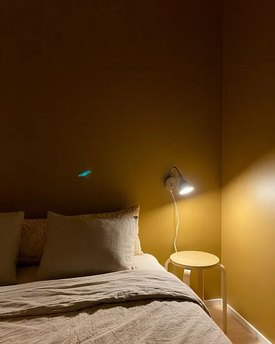 Tikkurila Siirappi makuuhuone sävy