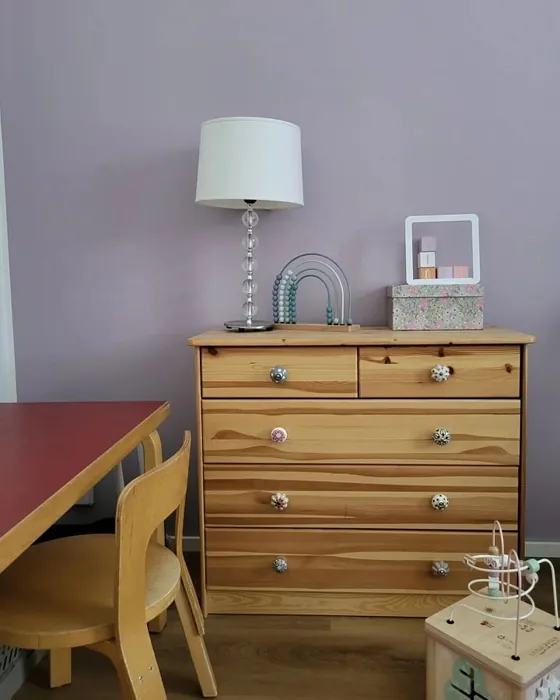 Tikkurila J426 lastenhuone väri