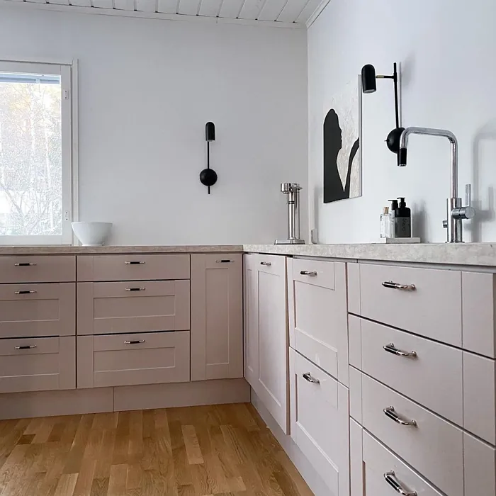 Tikkurila V480 keittiön kaapit sävy kokemuksia