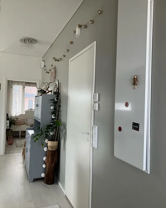 Tikkurila V487 käytävällä 