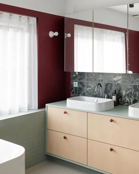 RAL 3005 kylpyhuone sävy